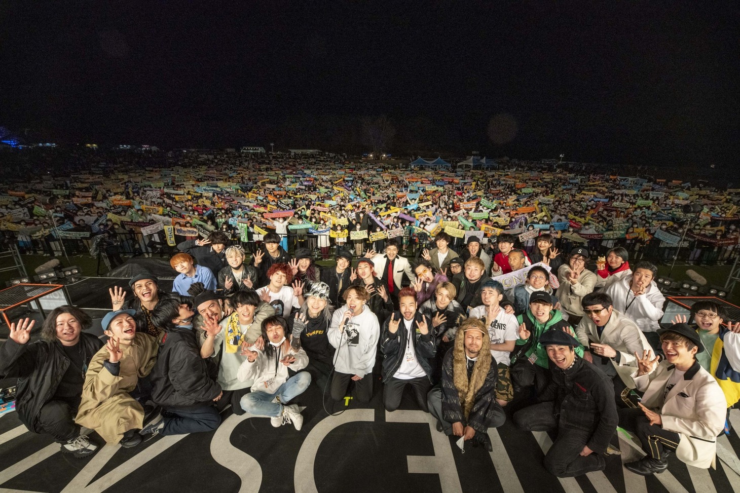 「YON FES 2022」2日目公演終了後の記念撮影