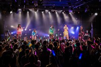 ゆるめるモ！「DANCE PUNK MONSTERS TOUR」LIQUIDROOM公演の様子。（撮影：曽我美芽）