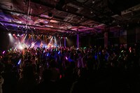 ゆるめるモ！「DANCE PUNK MONSTERS TOUR」LIQUIDR（撮影：曽我美芽）OOM公演の様子。