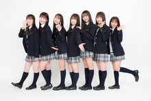 SKE48の11期生。左から大村杏、篠原京香、杉本りいな、原優寧、森本くるみ、山村さくら、脇田葵。