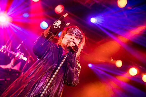 梅原“PAUL”達也（Vo）（Photo by TSUCHIDA HIROSHI）