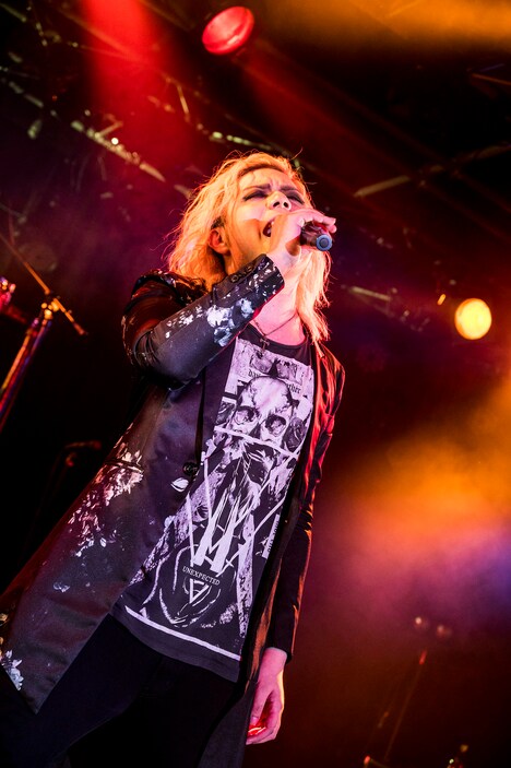 STEVIE（Vo）（Photo by TSUCHIDA HIROSHI）