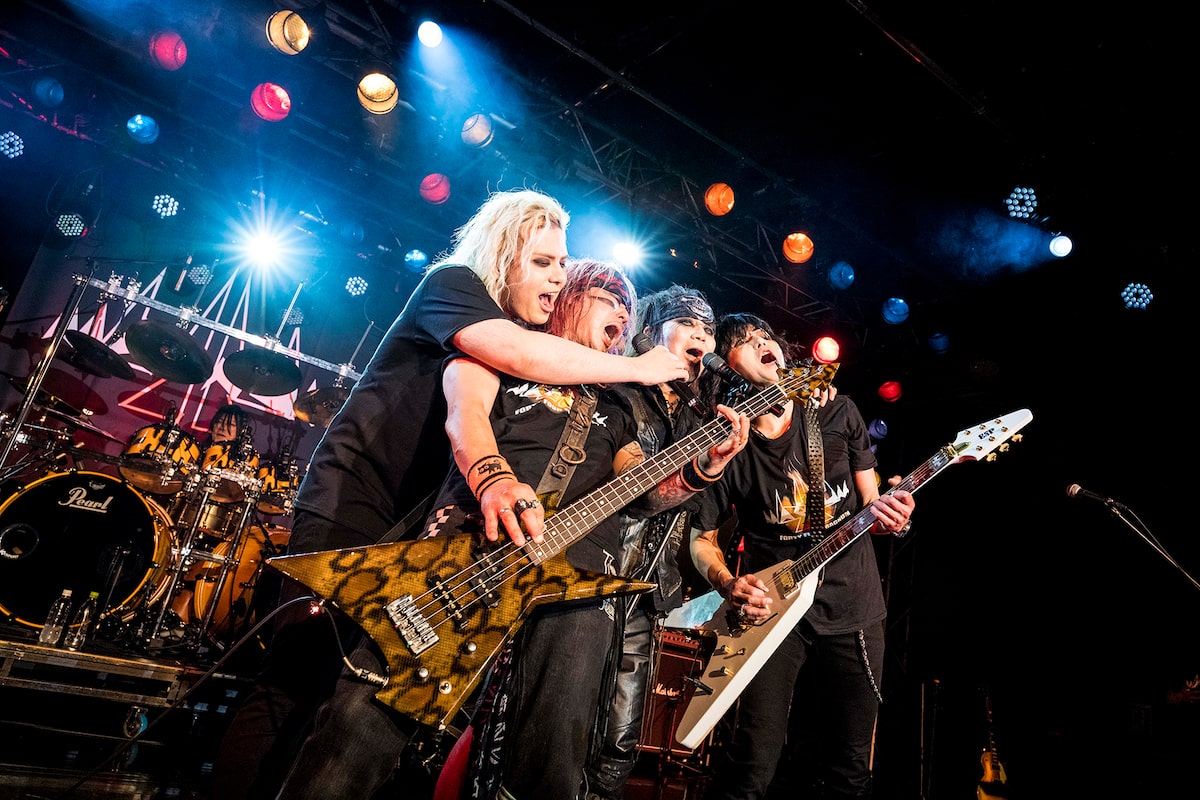 44magnumが2年ぶりライブ開催 ファン代表 Sexx Georgeはサポートの大役果たす ライブレポート 写真7枚 音楽ナタリー 44magnumが2年ぶりライブ開催 ファン代表 Sexx Georgeはサポートの大役果たす ライブレポート 写真7枚 音楽ナタリー