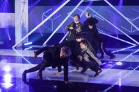 Da-iCEとBE:FIRSTのコラボパフォーマンスの様子。(c)日本テレビ