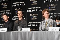 左から笠松将、伊藤英明、アンセル・エルゴート。