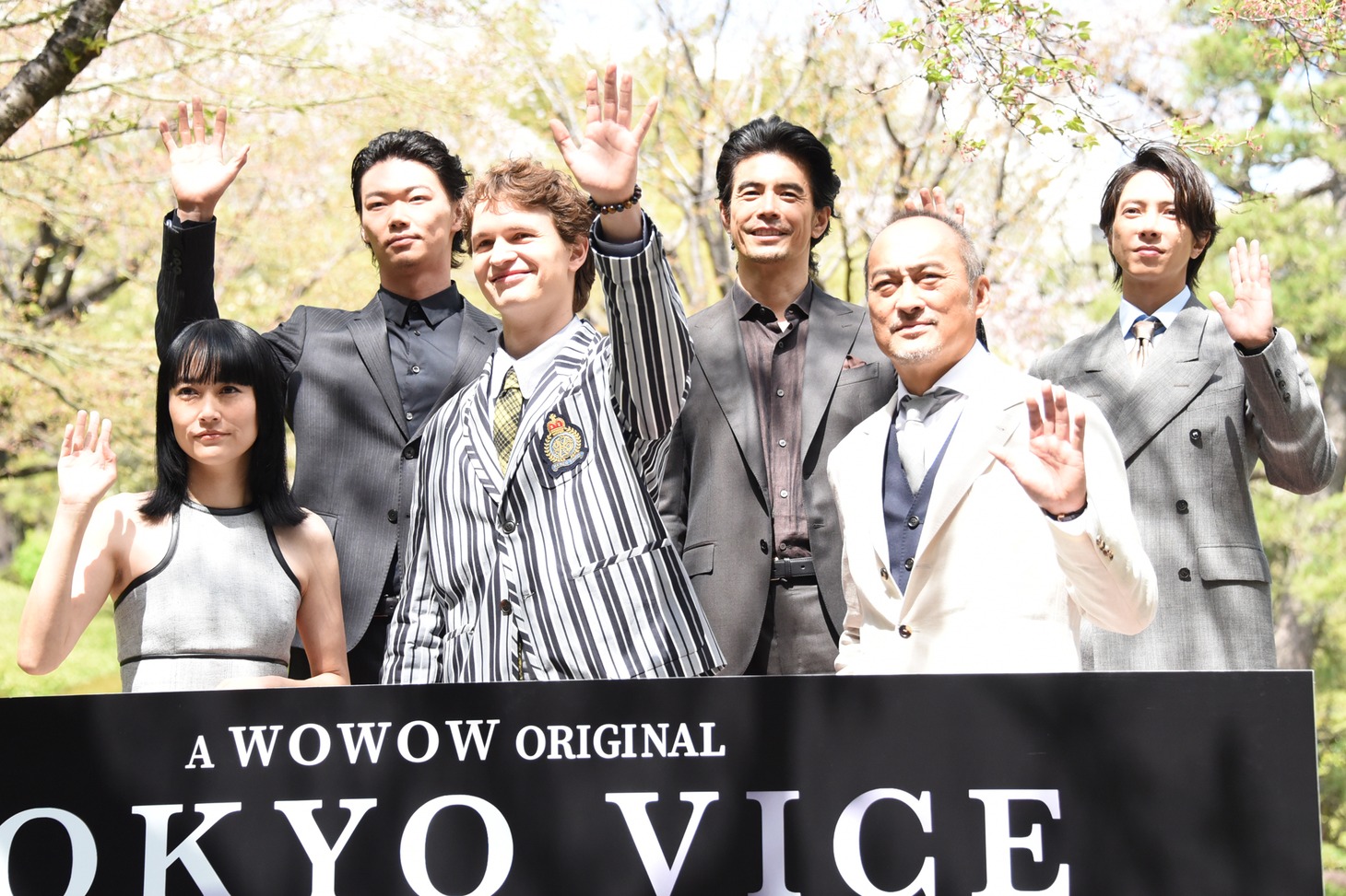 上段左から笠松将、伊藤英明、山下智久。下段左から菊地凛子、アンセル・エルゴート、渡辺謙。