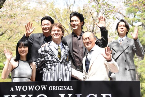 上段左から笠松将、伊藤英明、山下智久。下段左から菊地凛子、アンセル・エルゴート、渡辺謙。