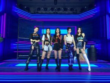 ITZYのYouTubeライブ集合写真。(c)JYP Entertainment