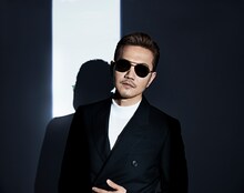EXILE ATSUSHIの新たなアーティスト写真。