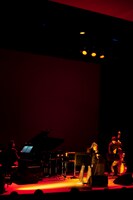 中島美嘉「HELLO」ミュージックビデオより。