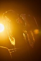 中島美嘉「HELLO」ミュージックビデオより。