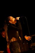 中島美嘉「HELLO」ミュージックビデオより。