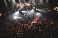 THE MACKSHOWのライブの様子。