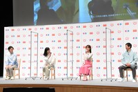 左から細田佳央太、板谷由夏、山下美月、濱津隆之。