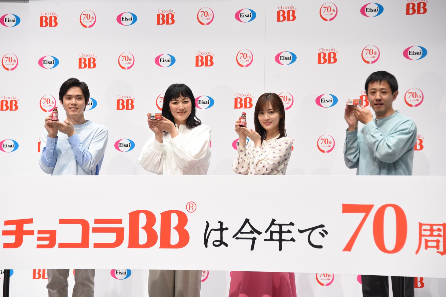 左から細田佳央太、板谷由夏、山下美月、濱津隆之。