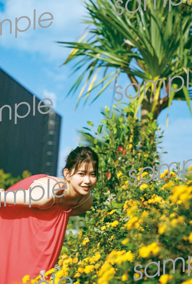 渡邉理佐「抱きしめたくなる瞬間」タワーレコード限定特典ポストカード（撮影：柴田フミコ）