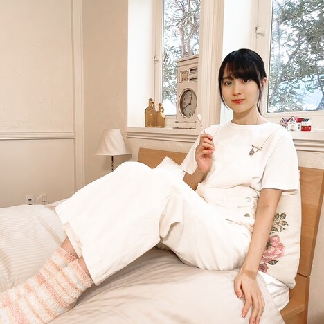 賀喜遥香(乃木坂46)1st写真集公式Twitter(@kakiharuka_1st)より。