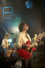 畳野彩加（Vo, G）（撮影：池野詩織）