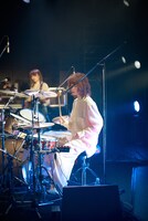 石田成美（Dr）（撮影：池野詩織）