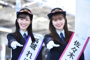 左から高城れに、佐々木彩夏。