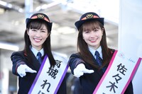 左から高城れに、佐々木彩夏。