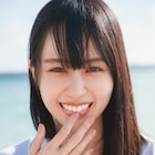乃木坂46賀喜遥香、写真集より東洋一美しい海をバックにはにかむ新カット公開