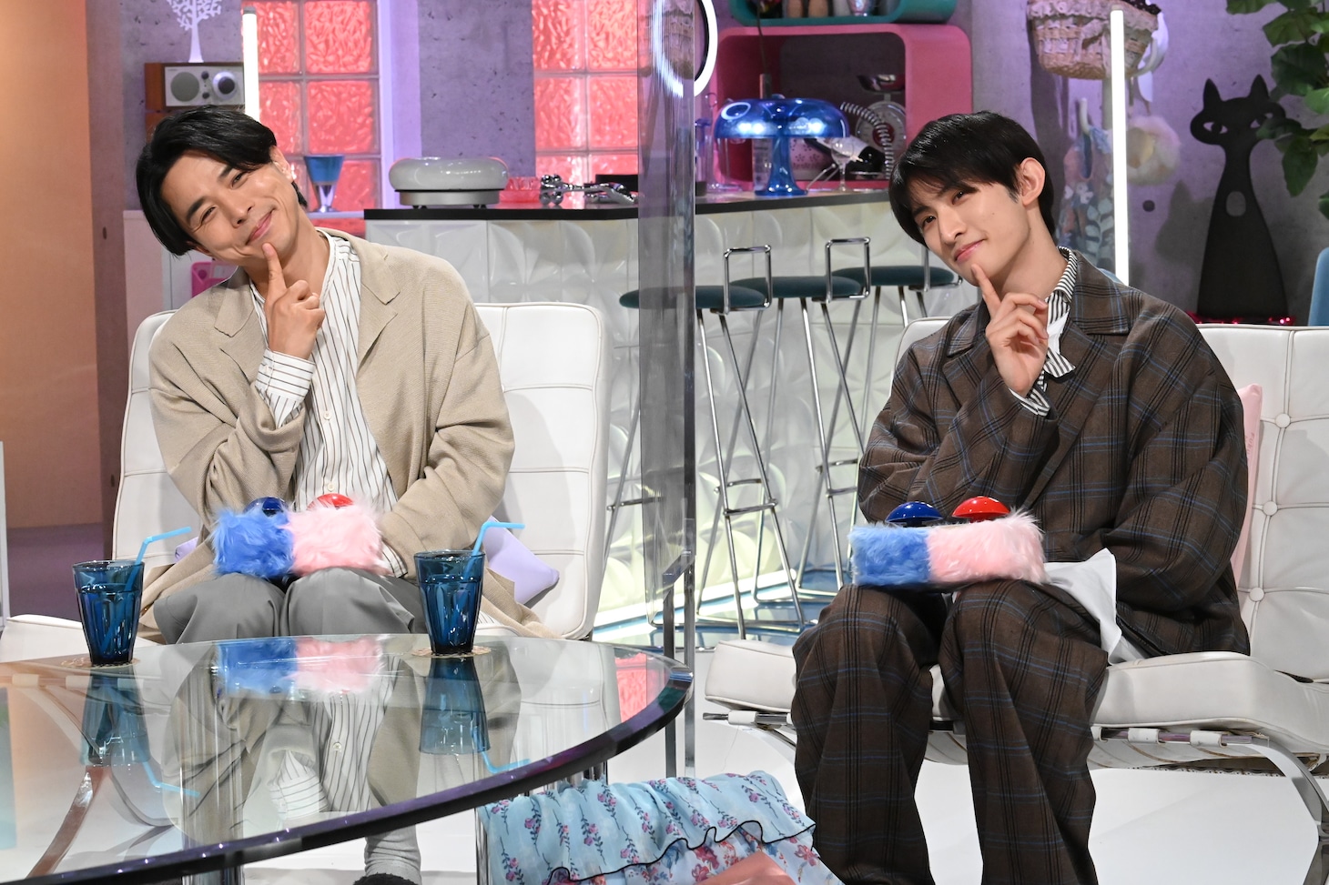 左から井ノ原快彦、向井康二（Snow Man）。(c)テレビ朝日