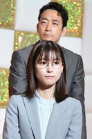 上から迫田孝也、芳根京子。