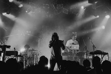 「スケボーキング復活ワンチャンワンマンLIVE」の様子。（Photo by Taka"nekoze photo"）