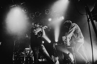 「スケボーキング復活ワンチャンワンマンLIVE」の様子。（Photo by Taka"nekoze photo"）