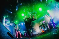 「スケボーキング復活ワンチャンワンマンLIVE」の様子。（Photo by Taka"nekoze photo"）