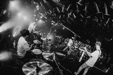 「スケボーキング復活ワンチャンワンマンLIVE」の様子。（Photo by Taka"nekoze photo"）