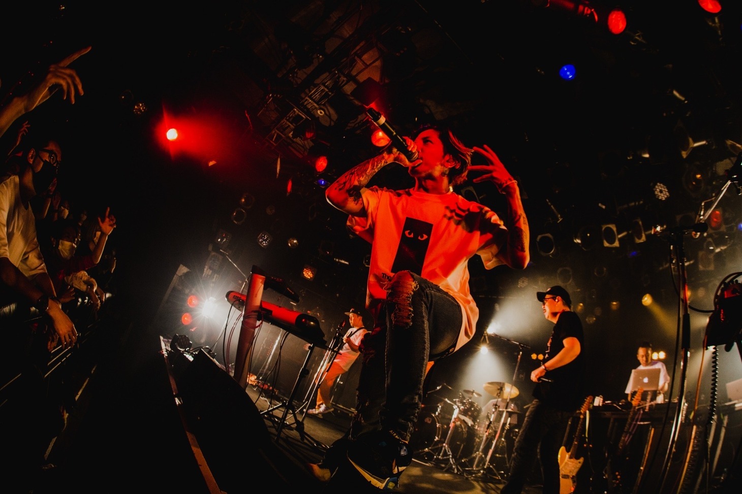 「スケボーキング復活ワンチャンワンマンLIVE」の様子。（Photo by Taka"nekoze photo"）