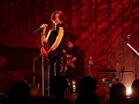 「ELAIZA Billboard Liveツアー」東京・Billboard Live TOKYO公演の様子。