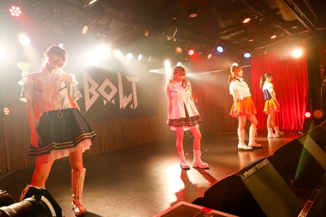 B.O.L.T「『POP』ONE MAN LIVE Revival」の様子。(撮影:笹森健一)