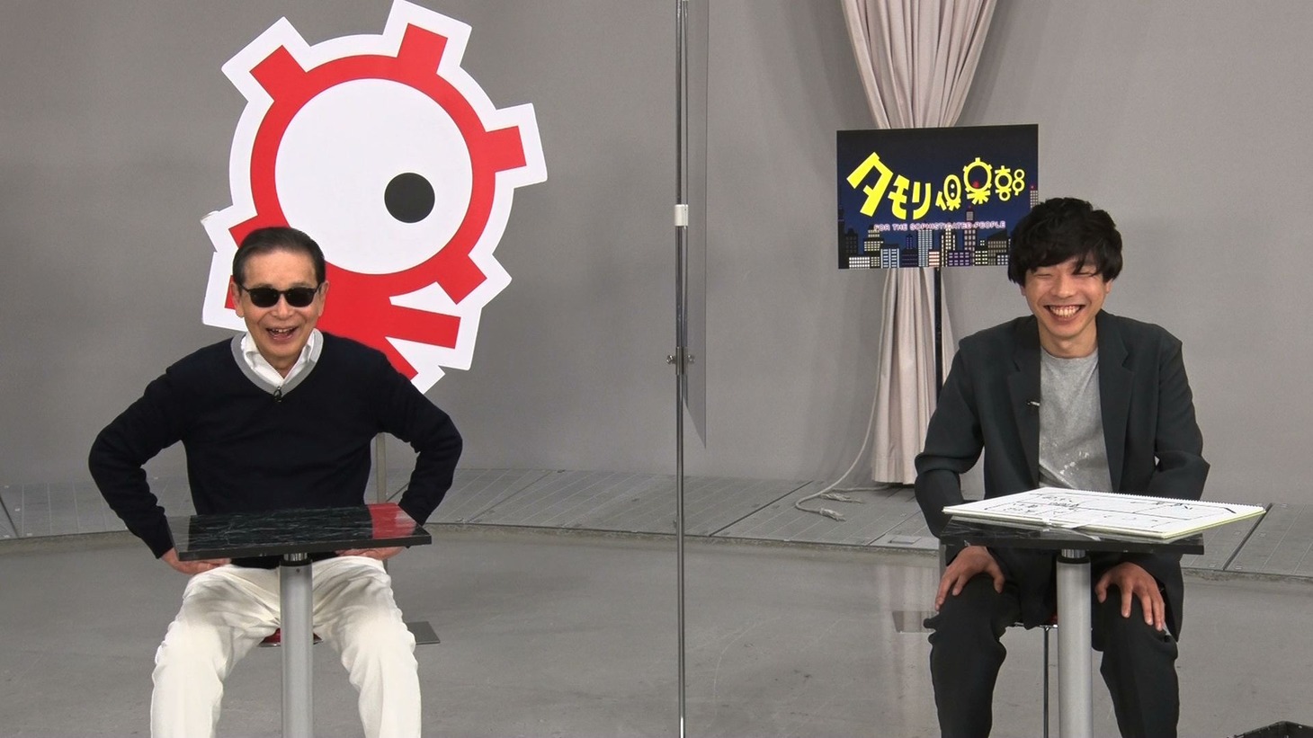 左からタモリ、吉田靖直（トリプルファイヤー）。(c)テレビ朝日