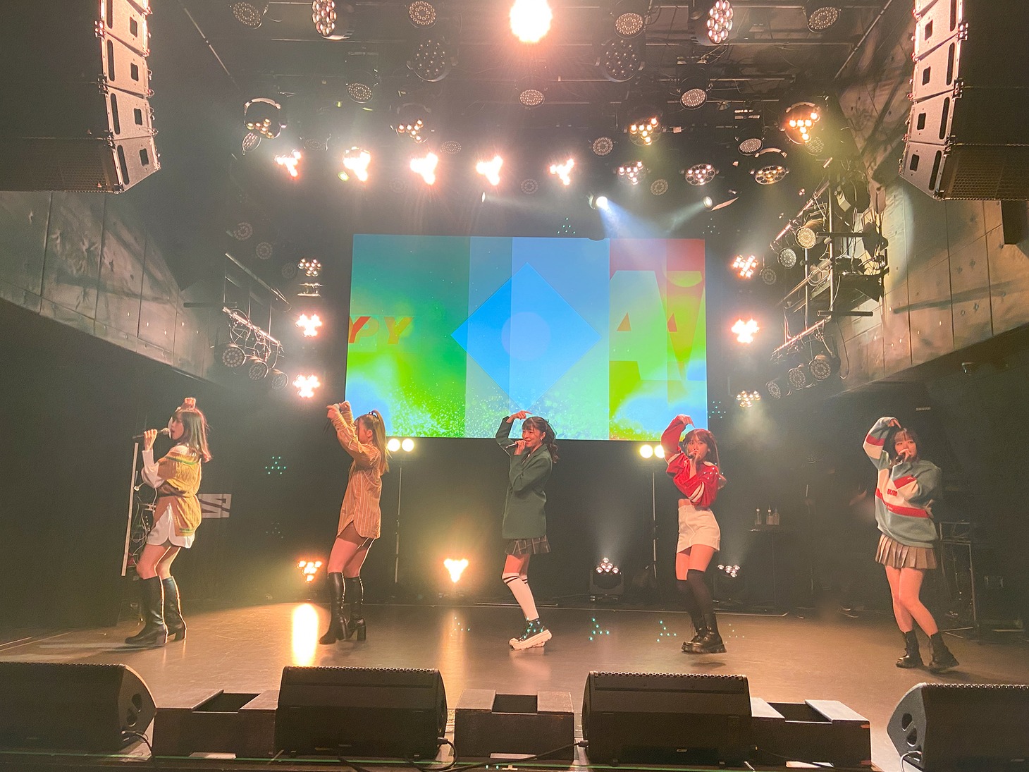 「DEAR KISS ONEMAN LIVE "DEAREST DREAM♯9"～『ハッピー』release party～＠Veats Shibuya」の様子。