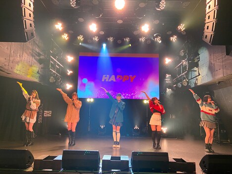 「DEAR KISS ONEMAN LIVE "DEAREST DREAM♯9"～『ハッピー』release party～＠Veats Shibuya」の様子。