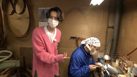 レポートを担当する「ぬまメン」のもーりー（BUDDiiS）。（写真提供：NHK）