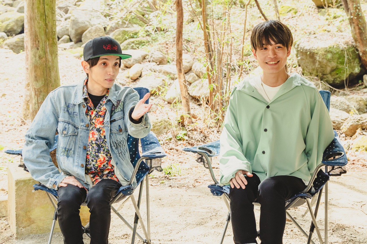 左から大野宏二朗（Dr）、佐々木直人（B, Vo）。