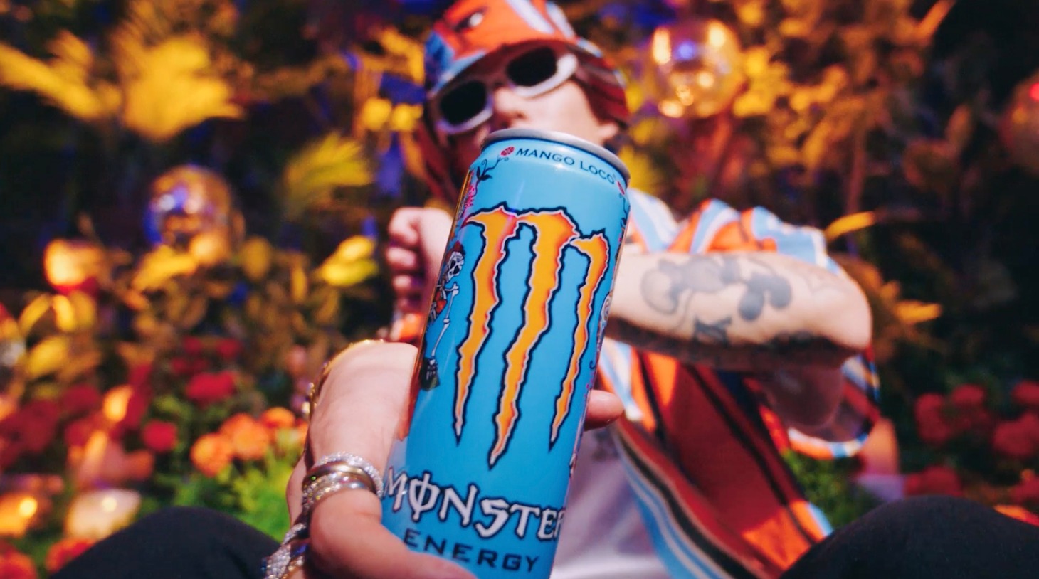 JP THE WAVY「Mango Loco」ミュージックビデオティザー映像より。