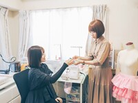 左から佐藤春奈、レナ。