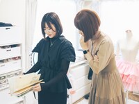 左から佐藤春奈、レナ。