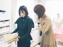 左から佐藤春奈、レナ。