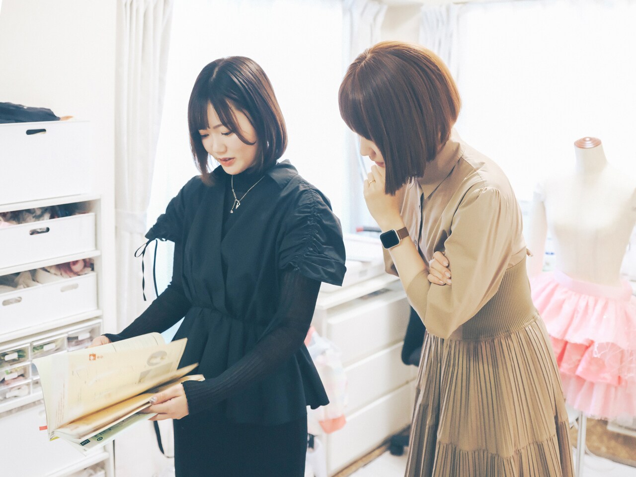 左から佐藤春奈、レナ。