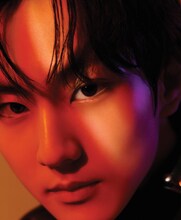 ENHYPEN「DIMENSION : 閃光」コンセプトフォトSPARK Ver.（JUNGWON） (P)＆(C) BELIFT LAB