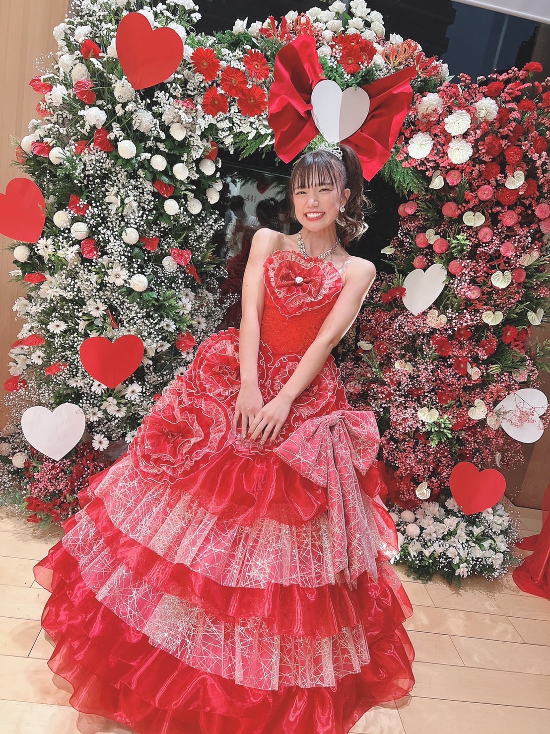 佐藤が制作した衣装を纏う石塚汐花。