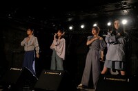 et-アンド-「Bloom tour 2022」東京・下北沢SHELTER公演の様子。