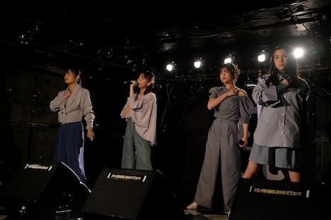 et-アンド-「Bloom tour 2022」東京・下北沢SHELTER公演の様子。