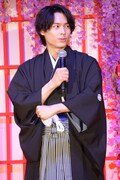 神木隆之介に披露した「パワー」を再現する松村北斗（SixTONES）。